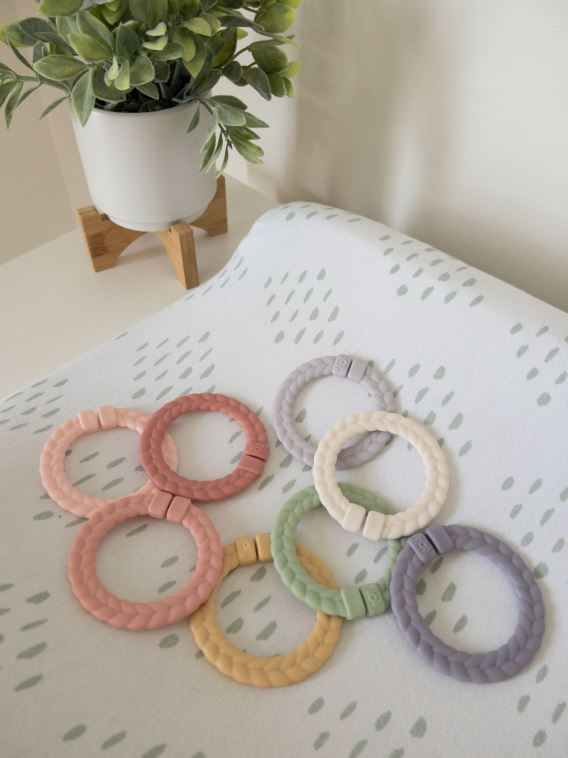 Ritzy Rings Lingking Ring Set - Pastel Rainbow